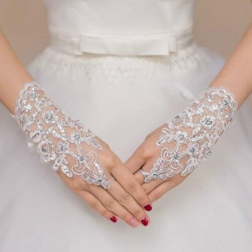 Vintage Bridal Wrist Paragraph Rhinestone Fingerless Ivory or White Lace Gloves for Women Beaded Elegant Wedding Accessories