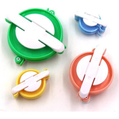 4 Different Sizes Mini Hand Knitting Loom Round Pompom Maker Tools Handcraft Knitting DIY Fluff Ball Weaving Craft Needlework