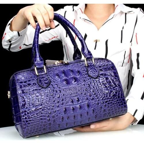 2021 New Crocodile leather Pattern Womens luxury handbag leather shoulder bag personalized fashion large-capacity pillow bag