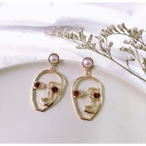 Wholesale Sales Punk 2018 Fashion New Listing Earrings Green Eyes / Brown Eyes Face Personality Pearl Designs Ladies Earrings