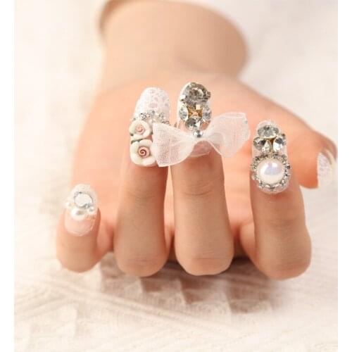 24 Pcs False Finger Nails Tips 3D Flower Diamond Bowknot Acrylic Wedding Banquet Fake Reusable Nail Sticker Bride Nail Art