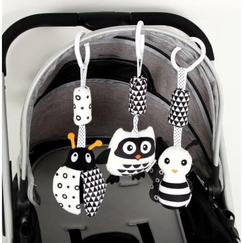 2021 New Animal Model Black And White Wind Chimes Baby Toy Neonatal Vsion Inspiring Trolley Wind Chimes pendant