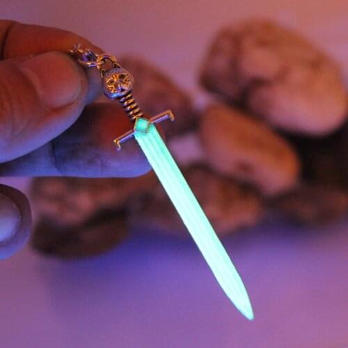 New Stark Wolf Sword Luminous Necklace Snow the Valyrian Steel Blade Longclaw pendant GLOW in the DARK gift