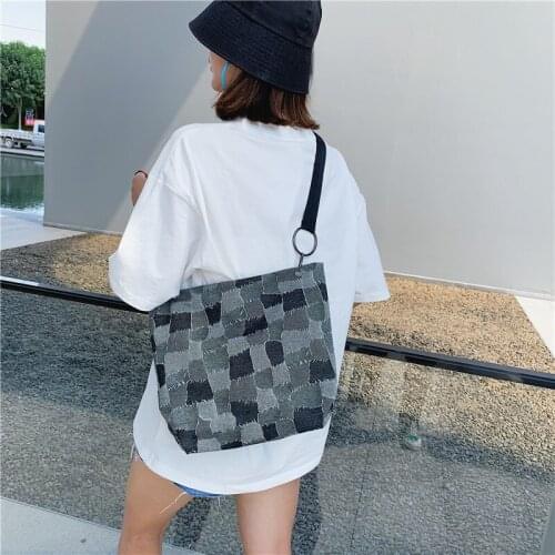 Large-capacity canvas bag womens 2021 new fashion jeans stitching Korean shoulder bag leisure commuter tote bag