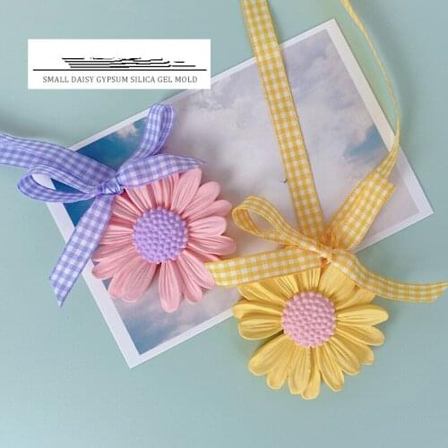 Small daisy aromatic gypsum hanging silica gel mold air outlet car mounted diffuser silica gel mold