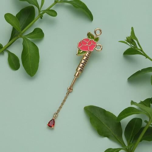 Syringe Metal chain Brooch Funny Flower Enamel Pin Women Badge Doctor Nurse Gift Medical Jewelry for MD Medical Student