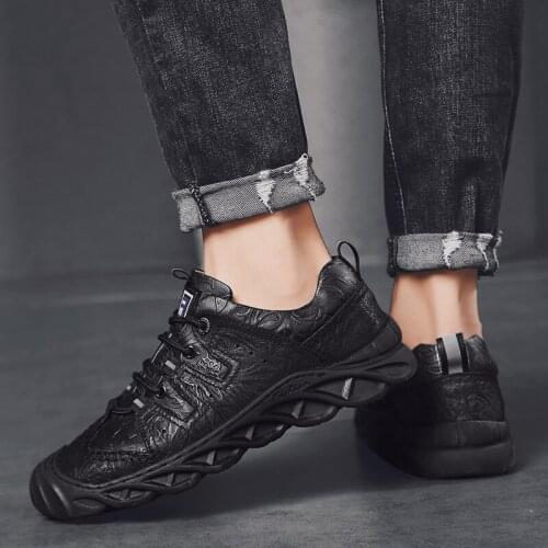 2021 New Men Casual ShoesGenuine Leather Comfortable Walking Outdoor Autumn Mens Shoe Flat Lightweight Moccasins Men Sneakers