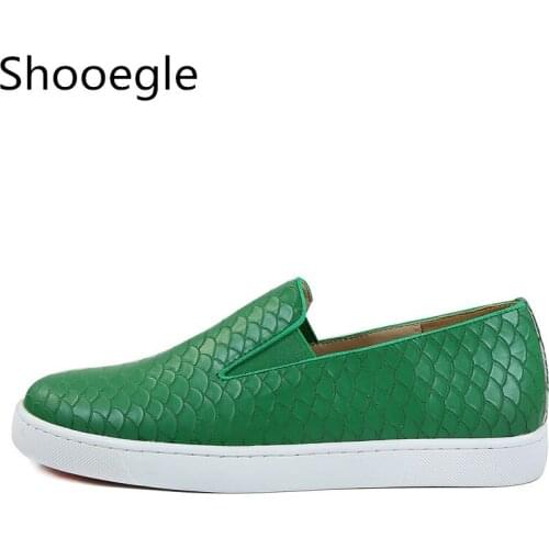 Spring Green Alligator Print Shoes Slip On Men Dress Shoes Round Toe Business Casual Shoes Runway Chaussures Hommes
