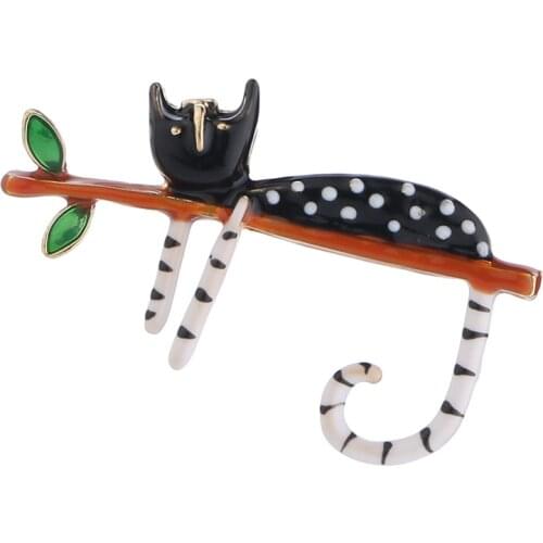 Lazy Cat Sitting On The Tree Enamel Brooches For Women And Men Bouquet Pin 2019 New Fashion Jewelry