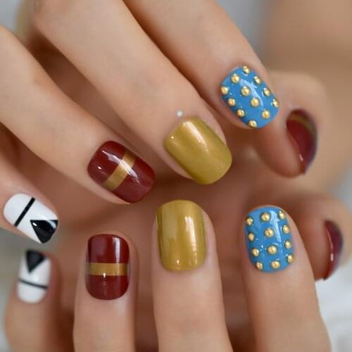 Rivet Short Press On Nails 3D Decorative Alloy Beads Squoval Fake Nails Gold Red Geometry Square Tips for Daily Wear 24