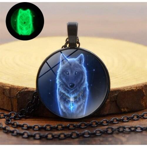 2020 Classic Wolf Pattern Glass Dome Alloy Luminous Pendant Necklace Glow In The Dark Necklace Charm Women Men Punk Jewelry