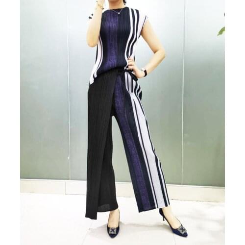 HOT SELLING Miyake fashion fold stripesd short sleeve T-shirt + Wide leg pants striped set IN STOCK
