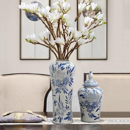 Chinese Retro Ceramic Jar Blue and White Porcelain Vase with Cover Ceramic Handicraft Flower Arrangement Modern Home Decoration