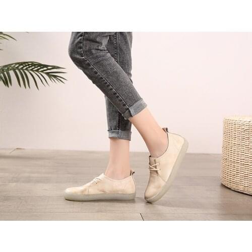 Womens shoes with soft leather and soft soleFlat-soled comfortable recreational leather shoes with retro style