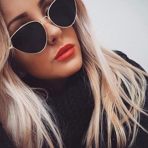 Sunglasses women 2018 Luxury Brand Designer Red Lens Fashion Cat Retro Eye Sun Glasses Triangle Vintage Ladies Metal Frame New