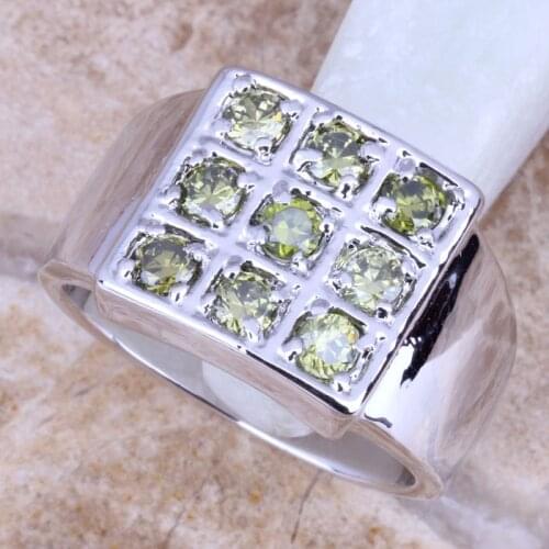 Distinctive Green Peridot Silver Plated Womens Ring Size 6 / 7 / 8 / 9 R0906
