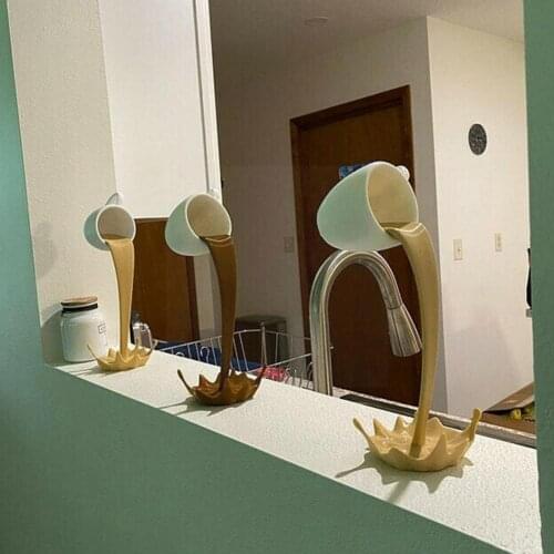 3D Creativty Resin Suspended Coffee Cup Standing Decoration Kitchen Floating Sculpture Inverted Botlle Art Tea G6B8