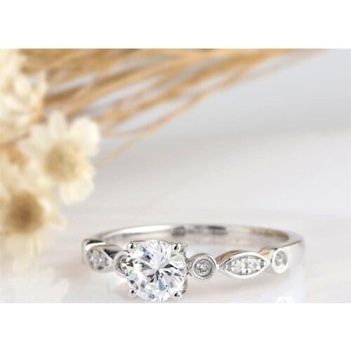 RandH 18K White Gold 1.0CARAT Delicate Retro Style Rings For Women DEF Color VVS Moissanite Wedding Engagement Rings Anniversary