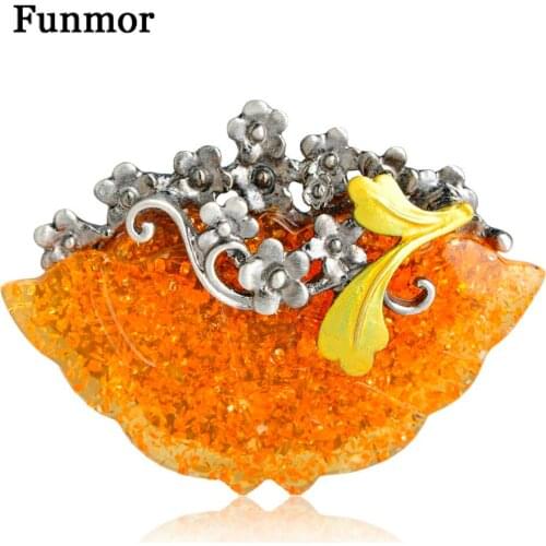 Funmor Classic Yellow Flowers Shape Brooches Pendant For Women Lady Gifts Anniversary Party Jewelry Lapel Pins Resin Metal Badge