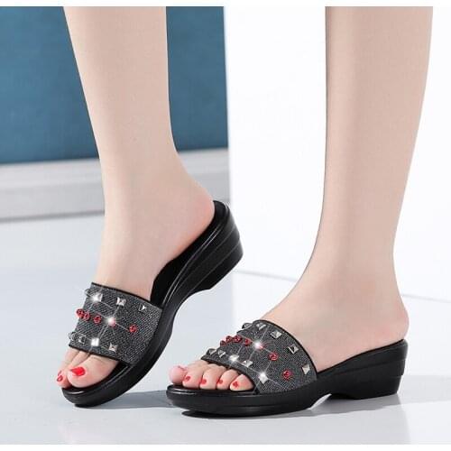 Casual Rhinestones Slippers Large Size 40-43 Women Shoes 2018 Fashion Mother Slippers Summer Non-slip Slippers