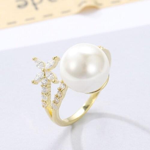2021 New Baroque Imitation Bead Ring Elegant Lady AAA Zircon Flower Ring Charming Women Wedding Engagement Jewelry Best Gift