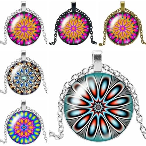 HOT! 2019 New Creative Kaleidoscope Geometric Mandala Glass Cabochon Pendant Fashion Charm Girl Jewelry Necklace Accessories
