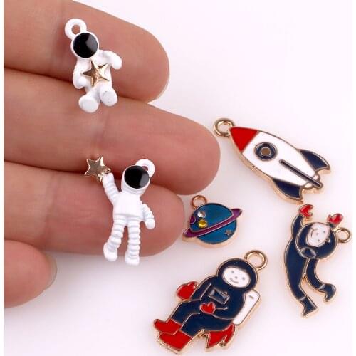 10Pcs/Lot Metal Enamel Spaceship Astronaut Charms Making Metal Drop Oil Planet Pendant Fit Men Keychain Necklaces Gift Jewelry