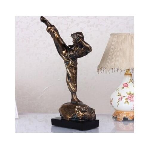 Crafts home creative jewelry, kung fu star Li Xiaolong, character commemorative model statue, gift, birthday present, souvenir
