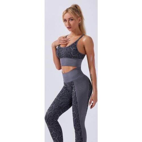 Fitness Set Women Seamless Sports Suit 2 Piece Serpentine High Quality Fitness Sportswear Gym Leggings And Top Push-up Tracksuit