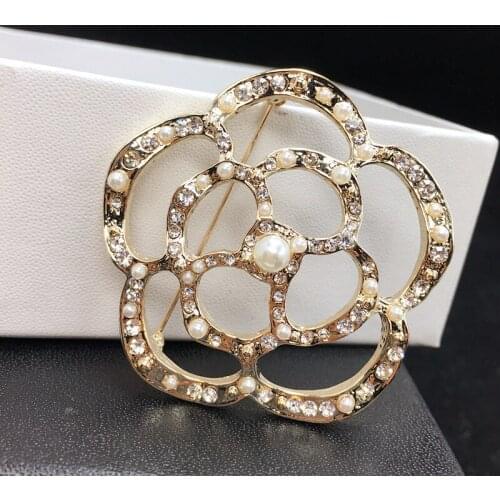 B32 C Jewlery Camellia Flowers Bouquets Famous Luxury Brand Designer Jewelry 2018 New Brooch Pins Broach Jewlery For Women Lapel