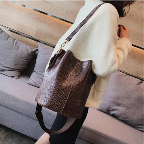 Summer the new tide fashion female package inclined bucket bag, large capacity joker crocodile grain one shoulder bags