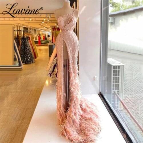 Feathers Pink Pageant Dresses Custom Beaded Crystals High Split Side Long Prom Dresses Arabic Party Gowns Celebrity Evening Gown