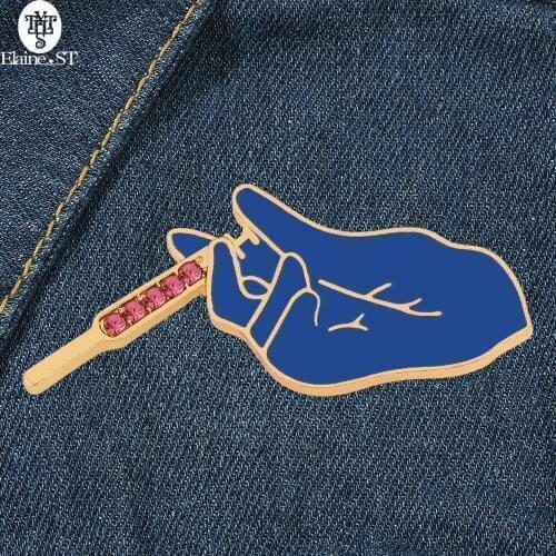 Wholesale Doctor Nurse Medical jewelry Cartoon Syringe Brooch Hand syringe Enamel pins Pink crystal syringe Zircon pin Gifts