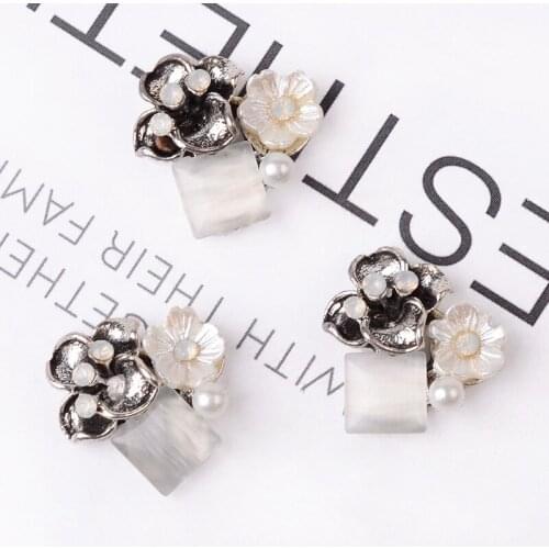 50pcs 20mm Anti-Silver color New fashion Alloy Material Crystal Resin Flower charm for DIY Handmade Jewelry Making wholesale