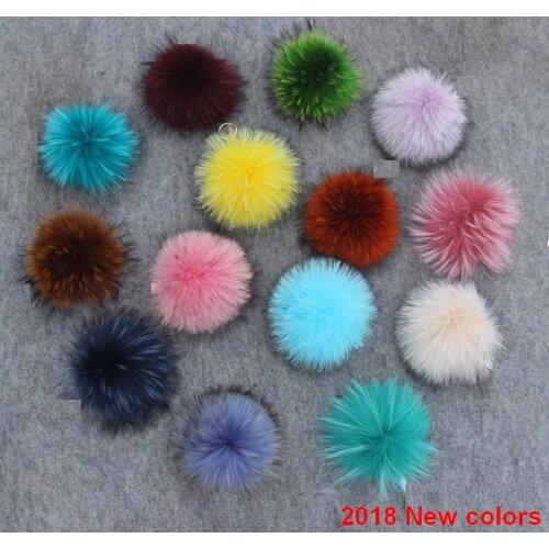 2020 Wholesale 15pcs/lot Real Raccoon Fur Pompom Genuine Fur Pom poms For Women Kids Winter Hat Skullies Beanie Hat DIY Pompoms