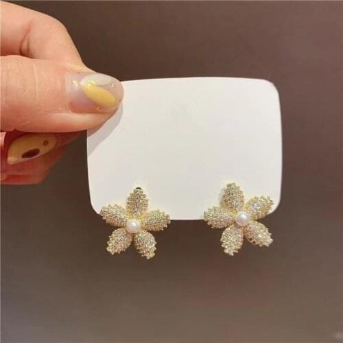 2021 New Sweet Temperament Shiny Crystal Flowers Drop Earrings Contracted Lovely Joker Fashion Pearl Women Earrings Jewelry