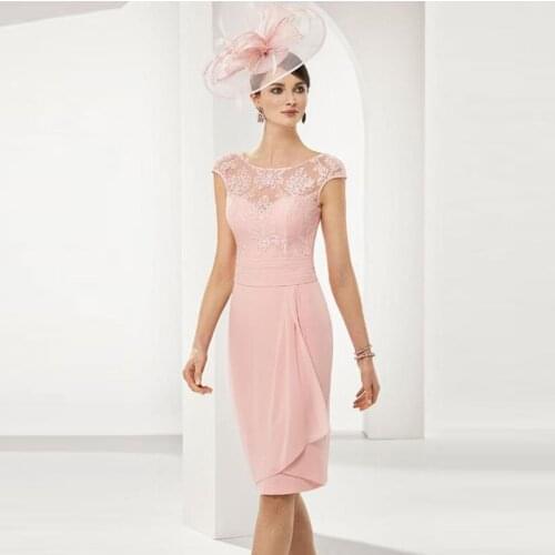 Latest Charming Pink Short Lace Mother Dresses with Cap Sleeve Knee Length Mother of the Groom Gowns Jewel Neck vestido de madri