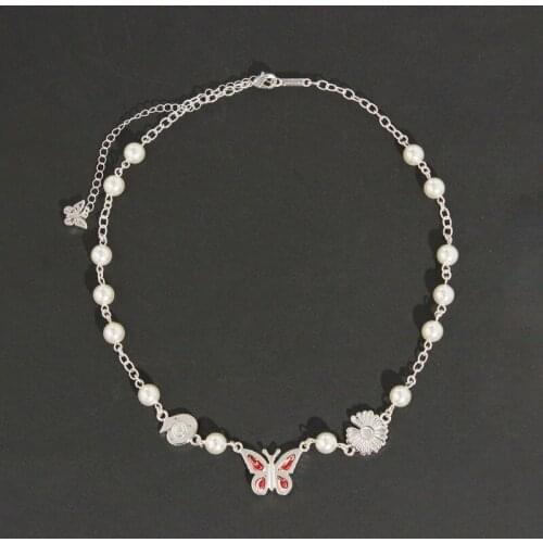 2021 New hip-hop European and American butterfly pendant beaded pearl retro fashion collarbone necklace