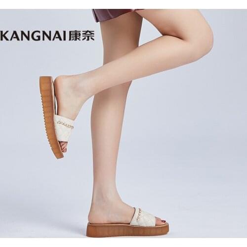 KANGNAI Slippers Women Shoes Sheep Leather Pleated Chain Decor Open Toe Outside Slides Summer Flats Ladies Beach Shoes