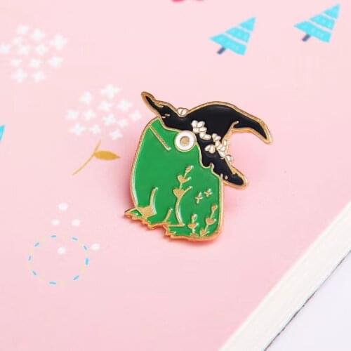 Halloween Cartoon Animal Witch Frog Enamel Pins Wizard Hat Frog Brooch Pin Jacket Coat Cap Backpack Pin Buckle Shirt Brooch Hot