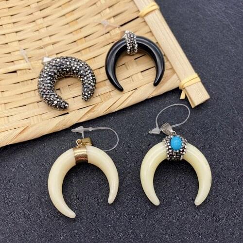 1 Piece of Natural Stone Resin Cow Bone Moon-shaped Black and White Inlaid Diamond Turquoise DIY Earrings Necklace Pendant