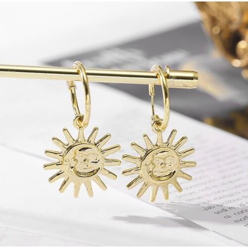 Fashion Sun Pendant Earrings for Women Vintage Gold Color Metal Geometric Round Pendant Statement Dangle Earrings Korean Jewelry