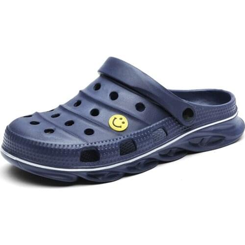 2021 New Fashion Sandals Men Clogs Slippers Soft Bottom Beach Sandals Men Clog Sandals Comfortable Breathable Ankle-Wrap EVA