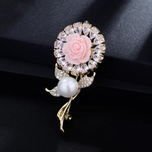 2020 Korean Ladies Pink Rose Brooches Fashion Cubic Zirconia Pin Cardigan Coat Sweater Accessories Jewelry Simple Female Broche