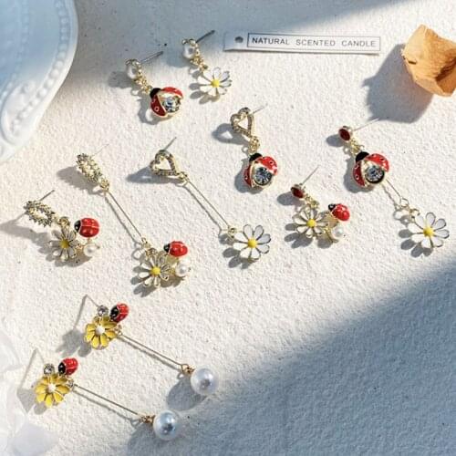 VSnow Asymmetry Multiple Enamel Flower Dangle Earrings for Women Daisy Imitation Pearl Insect Heart Long Tassel Earrings Jewelry