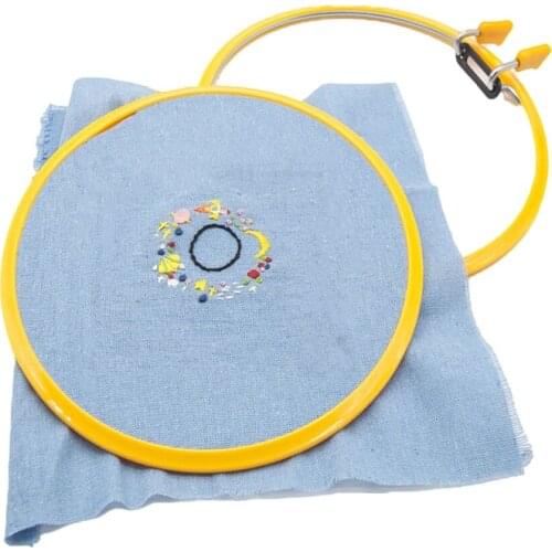 1Pcs 22cm Plastic Circle Embroidery Hoops with Springform Closure Embroidery Hoop Ring DIY Thickening Needlecraft Cross Stitch