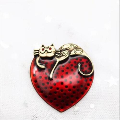 2020 New retro style Enamel peach heart lovely cat alloy windbreaker coat boutonniere Christmas gift