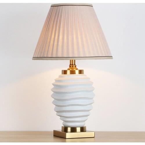 Lamp Luxury Postmodern Simple Ceramic Table Lamp Nordic Bedside Living Room Bedroom Lamp Model Room Hotel Decoration Gold