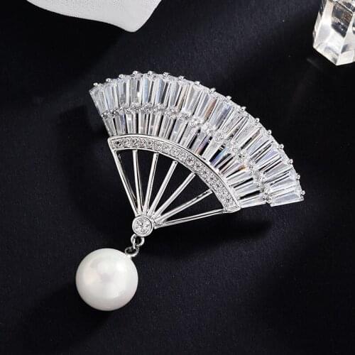 Fashion Fan Zircon Corsage Jewelry for Women Korea Statement Leaf Pear Pendant Brooches Pins Luxury Suit Brooch Accessories