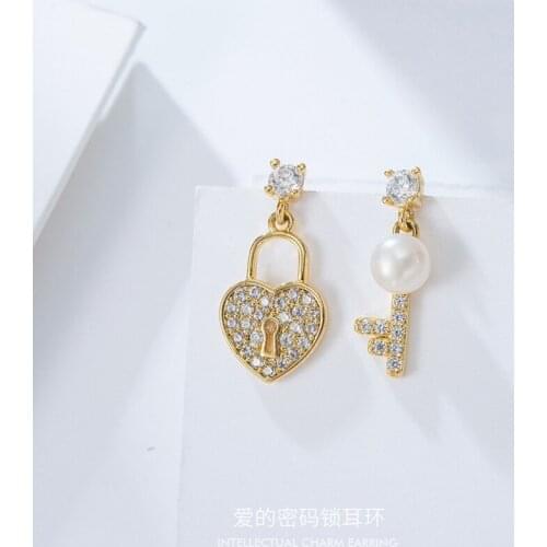 Asymmetric key lock earrings new fashion women exquisite small earrings fashion net red Korean earrings Fashion Stud Earrings